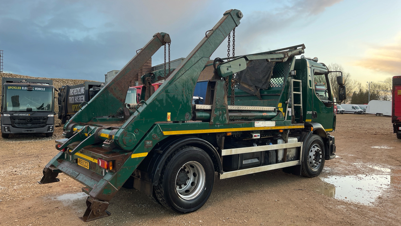 Volvo FL 250 - شاحنة لودر انزلاقي: صورة 4 Volvo FL 250 - شاحنة لودر انزلاقي: صورة 4