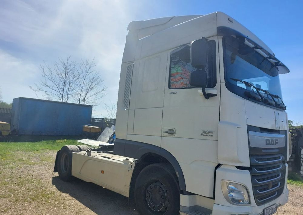 رأس تريلا DAF XF 460: صورة 1