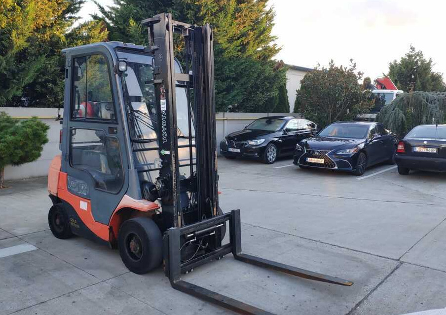Toyota 7FGF25 - رافعة شوكية تعمل بالغاز: صورة 4 Toyota 7FGF25 - رافعة شوكية تعمل بالغاز: صورة 4