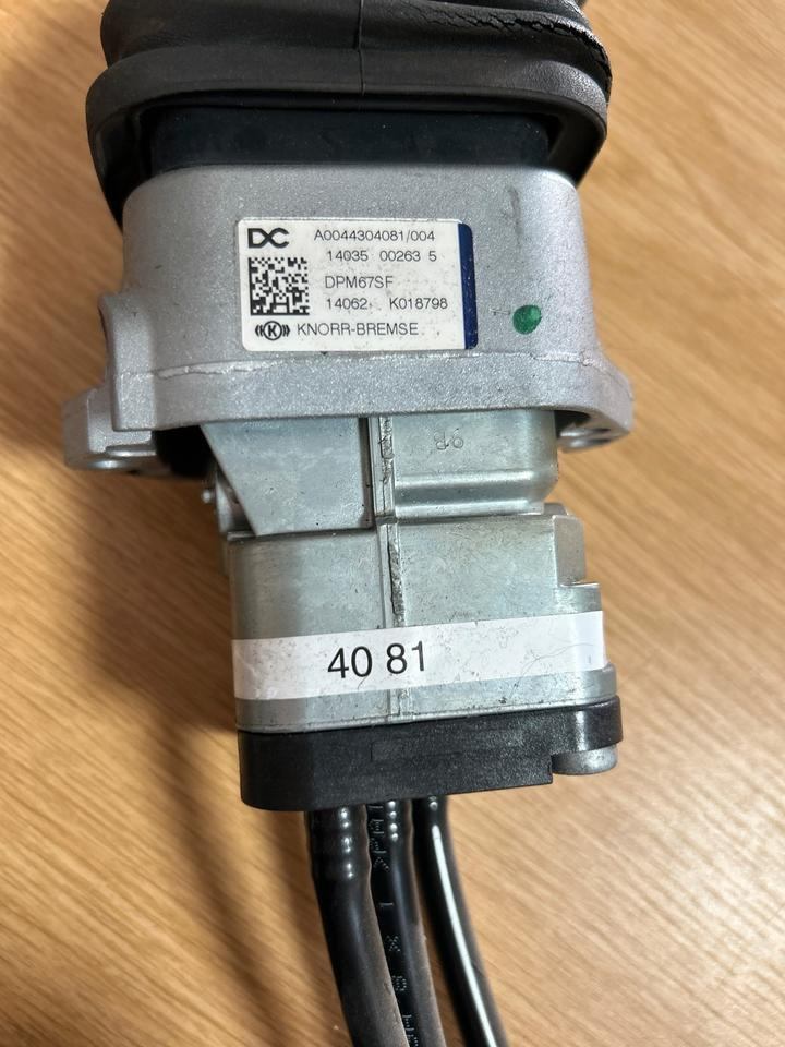 Atego 4 EU 6 bremsventil Handbremsventil KNORR-BREMSE A0044304081 - صمام الفرامل - شاحنة: صورة 2 Atego 4 EU 6 bremsventil Handbremsventil KNORR-BREMSE A0044304081 - صمام الفرامل - شاحنة: صورة 2