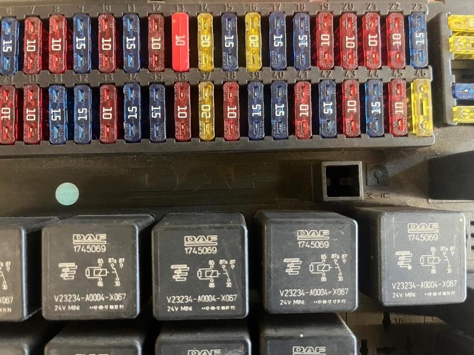 DAF Sicherungskasten - مصهر - شاحنة: صورة 3 DAF Sicherungskasten - مصهر - شاحنة: صورة 3