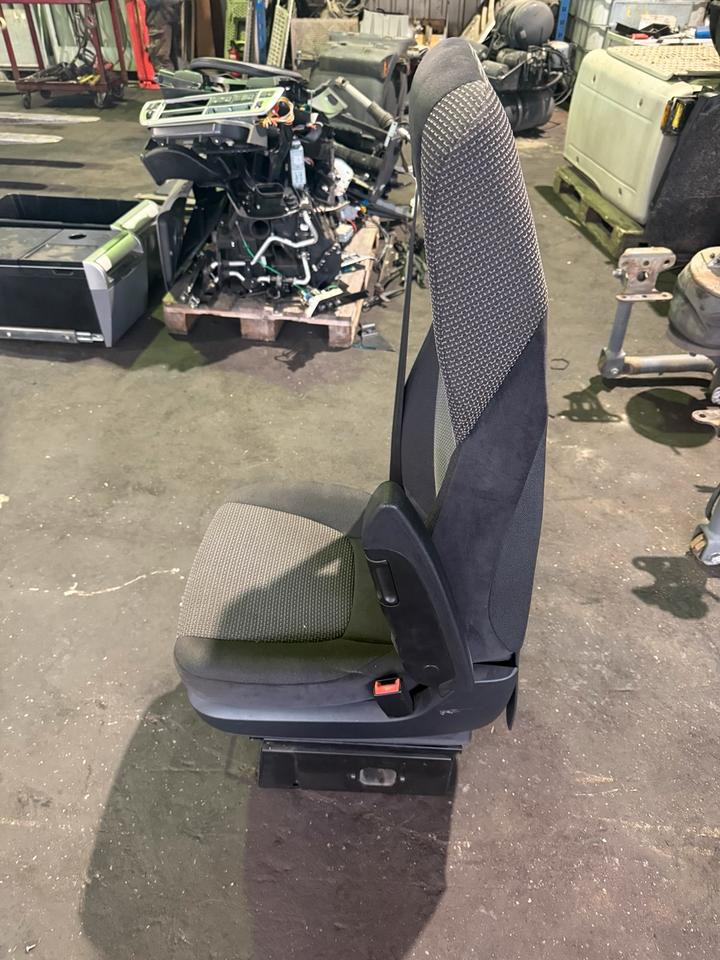DAF XF 460 Euro6 Beifahrersitz - مقعد - شاحنة: صورة 2 DAF XF 460 Euro6 Beifahrersitz - مقعد - شاحنة: صورة 2