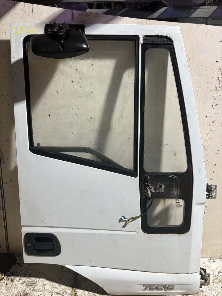 IVECO EURO CARGO Beifahrertür,weiß,Innenverkleidung LN 20 - باب و قطع الغيار - شاحنة: صورة 2 IVECO EURO CARGO Beifahrertür,weiß,Innenverkleidung LN 20 - باب و قطع الغيار - شاحنة: صورة 2