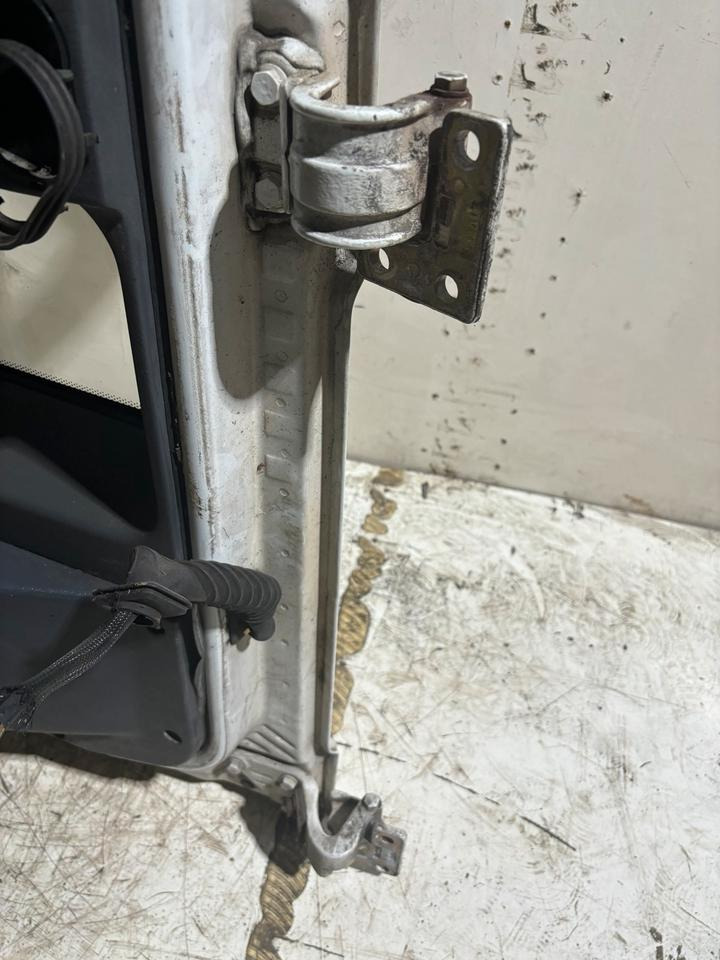 IVECO Euro Cargo Fahrertür, weiß,Spiegel&Verkleidung LN 19 - باب و قطع الغيار - شاحنة: صورة 4 IVECO Euro Cargo Fahrertür, weiß,Spiegel&Verkleidung LN 19 - باب و قطع الغيار - شاحنة: صورة 4