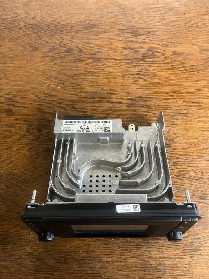 MAN EU6 Radio/Navigationssystem 81.28100-6029 - نظام الملاحة - شاحنة: صورة 4 MAN EU6 Radio/Navigationssystem 81.28100-6029 - نظام الملاحة - شاحنة: صورة 4