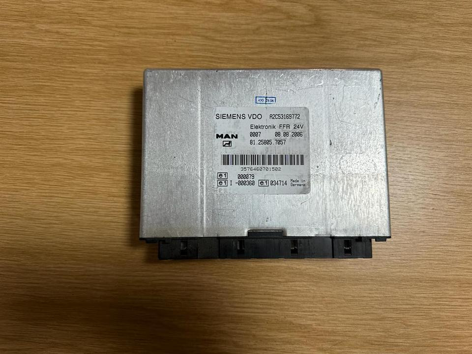 MAN SIEMENS VDO ELEKTRONIK FFR Steuergerät 81.25805.7057 - وحدة إي سي يو - شاحنة: صورة 1 MAN SIEMENS VDO ELEKTRONIK FFR Steuergerät 81.25805.7057 - وحدة إي سي يو - شاحنة: صورة 1