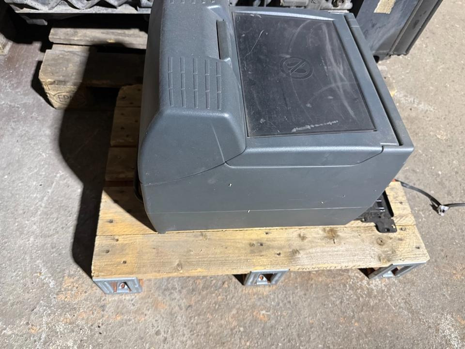 MAN TGA Kühlschrank 81.63910.6016 - الكابينة والداخلية - شاحنة: صورة 4 MAN TGA Kühlschrank 81.63910.6016 - الكابينة والداخلية - شاحنة: صورة 4