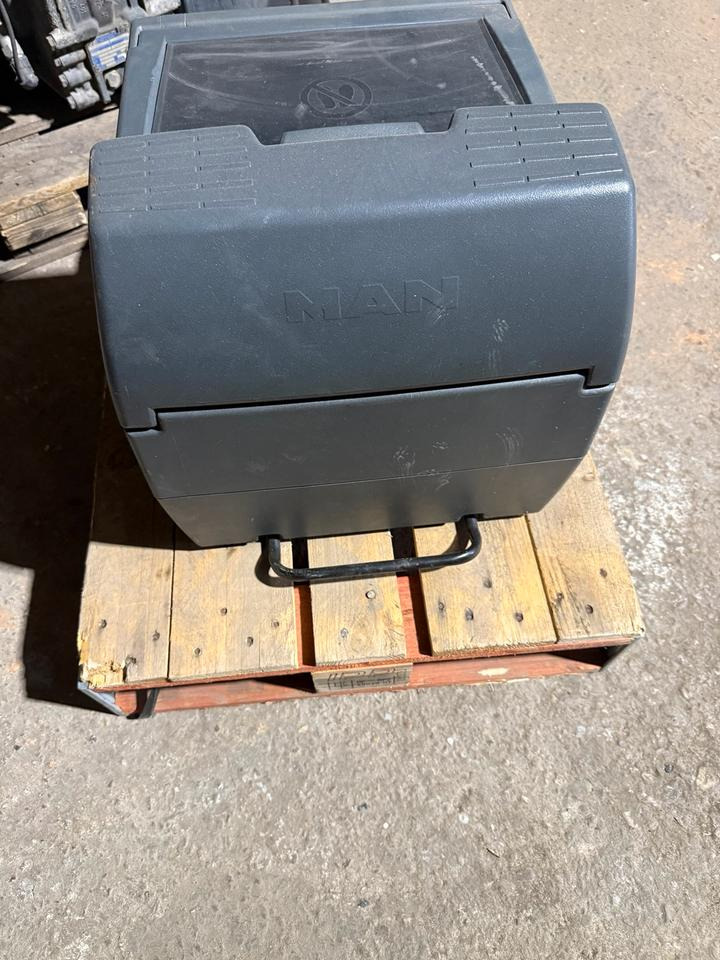 MAN TGA Kühlschrank 81.63910.6016 - الكابينة والداخلية - شاحنة: صورة 1 MAN TGA Kühlschrank 81.63910.6016 - الكابينة والداخلية - شاحنة: صورة 1