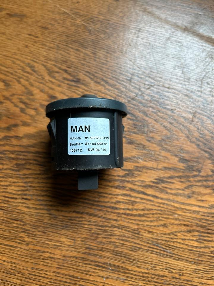 MAN TGL Lichtschalter 81.25525.0193 - النظام الكهربائي - شاحنة: صورة 2 MAN TGL Lichtschalter 81.25525.0193 - النظام الكهربائي - شاحنة: صورة 2