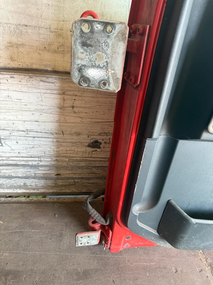 MAN TGM Beifahrertür Rot Spiegel Innenverkleidung LN 66 - باب و قطع الغيار - شاحنة: صورة 5 MAN TGM Beifahrertür Rot Spiegel Innenverkleidung LN 66 - باب و قطع الغيار - شاحنة: صورة 5