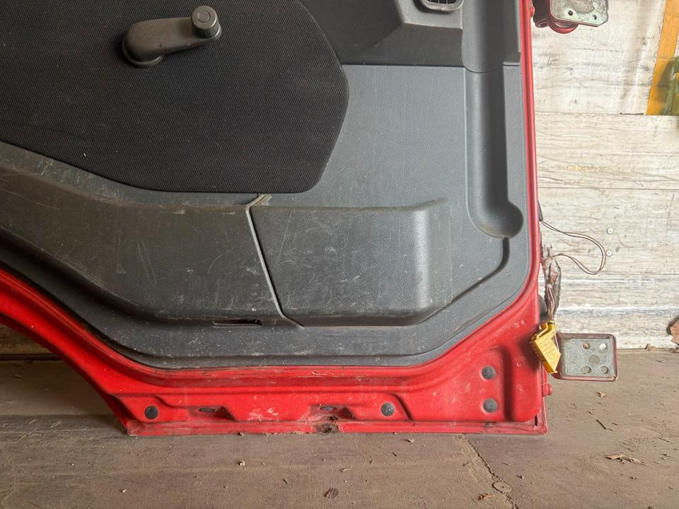 MAN TGM Fahrertür Rot Spiegel Innenverkleidung LN 65 - باب و قطع الغيار - شاحنة: صورة 4 MAN TGM Fahrertür Rot Spiegel Innenverkleidung LN 65 - باب و قطع الغيار - شاحنة: صورة 4