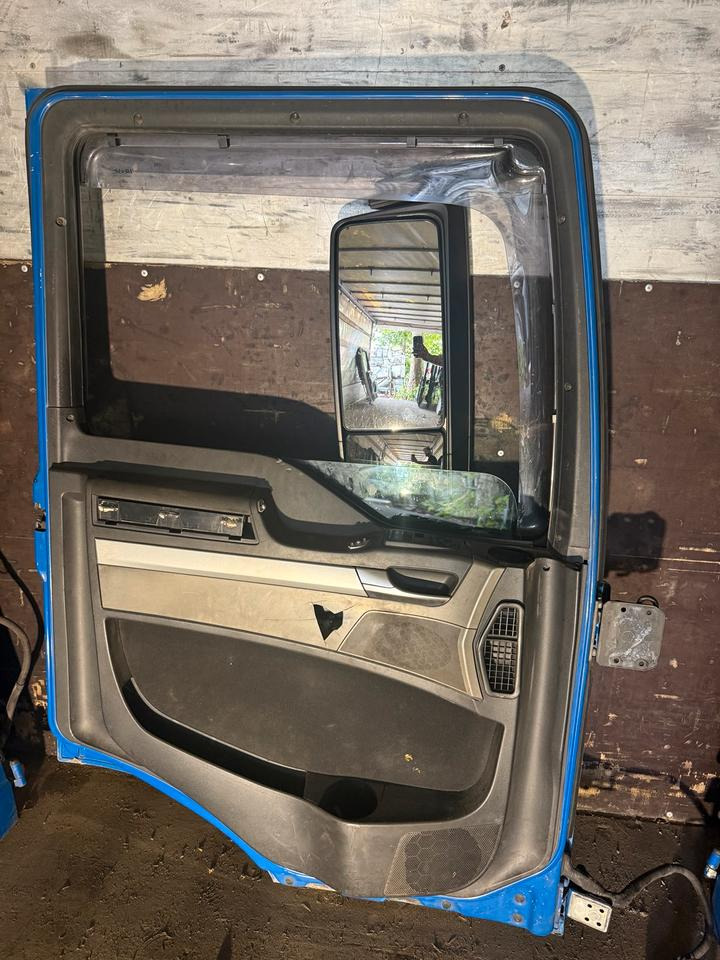 MAN TGS EU5 Fahrertür Blau Spiegel Innenverkleidung LN 55 - باب و قطع الغيار - شاحنة: صورة 2 MAN TGS EU5 Fahrertür Blau Spiegel Innenverkleidung LN 55 - باب و قطع الغيار - شاحنة: صورة 2