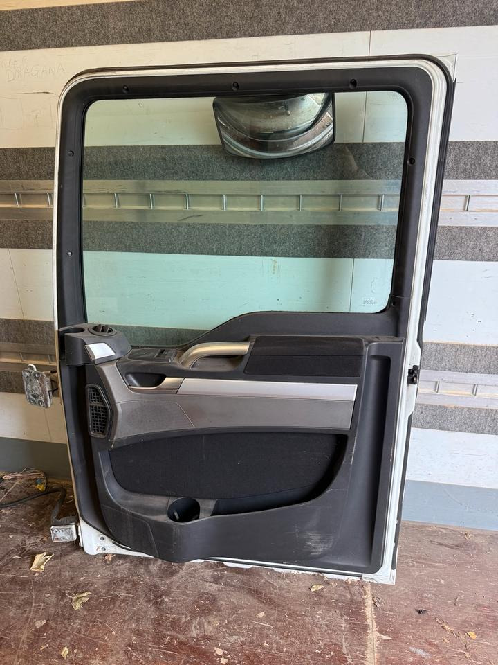 MAN TGX Beifahrertür Weiß Innenverkleidung LN 67 - باب و قطع الغيار - شاحنة: صورة 2 MAN TGX Beifahrertür Weiß Innenverkleidung LN 67 - باب و قطع الغيار - شاحنة: صورة 2