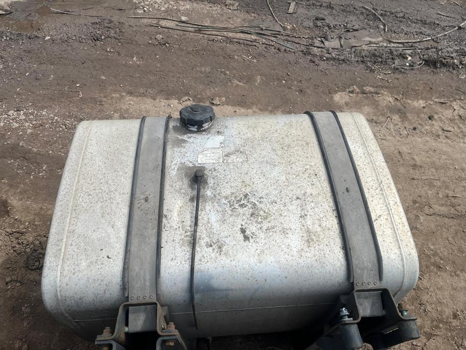 MAN TGX EU6 RN002 Dieseltank Tank Tankbehälter 460L - خزان الوقود - شاحنة: صورة 3 MAN TGX EU6 RN002 Dieseltank Tank Tankbehälter 460L - خزان الوقود - شاحنة: صورة 3