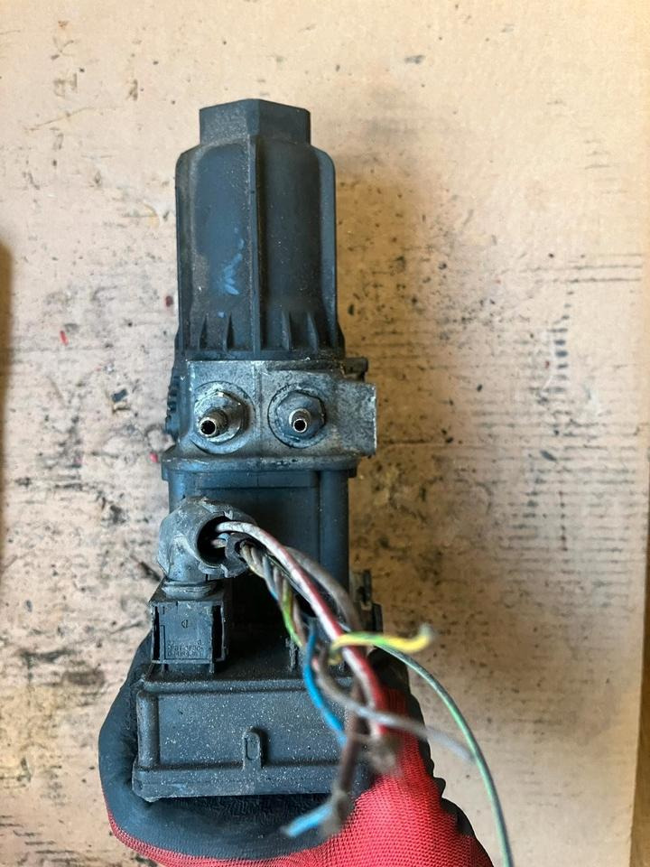 Mercedes Actros MP4 AdBlue Pumpe A0001402378 - مضخة الوقود - شاحنة: صورة 4 Mercedes Actros MP4 AdBlue Pumpe A0001402378 - مضخة الوقود - شاحنة: صورة 4