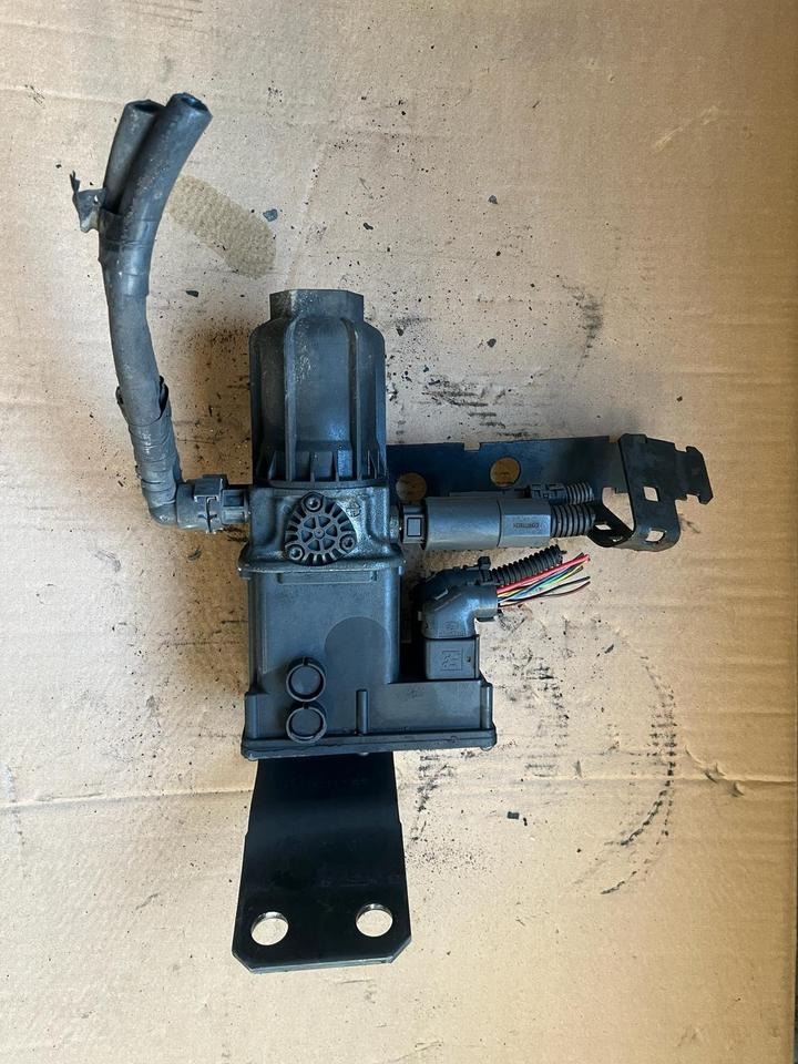 Mercedes Actros MP4 AdBlue Pumpe A0001403978 - مضخة الوقود - شاحنة: صورة 1 Mercedes Actros MP4 AdBlue Pumpe A0001403978 - مضخة الوقود - شاحنة: صورة 1