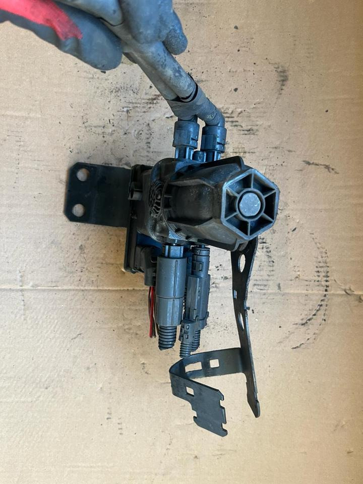 Mercedes Actros MP4 AdBlue Pumpe A0001403978 - مضخة الوقود - شاحنة: صورة 3 Mercedes Actros MP4 AdBlue Pumpe A0001403978 - مضخة الوقود - شاحنة: صورة 3