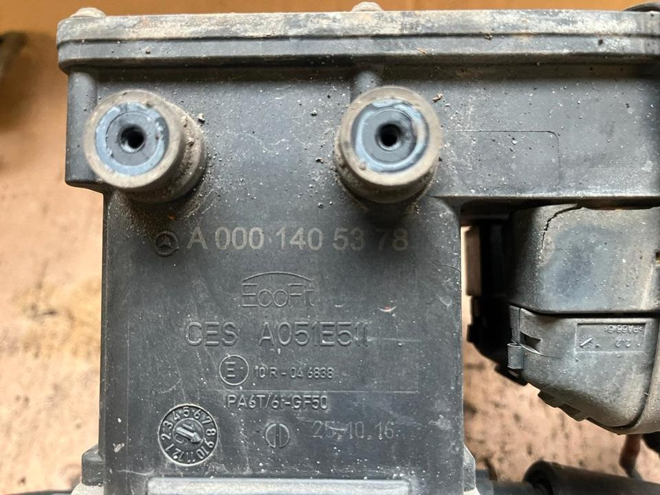 Mercedes Actros MP4 AdBlue Pumpe A0001405378 - مضخة الوقود - شاحنة: صورة 2 Mercedes Actros MP4 AdBlue Pumpe A0001405378 - مضخة الوقود - شاحنة: صورة 2