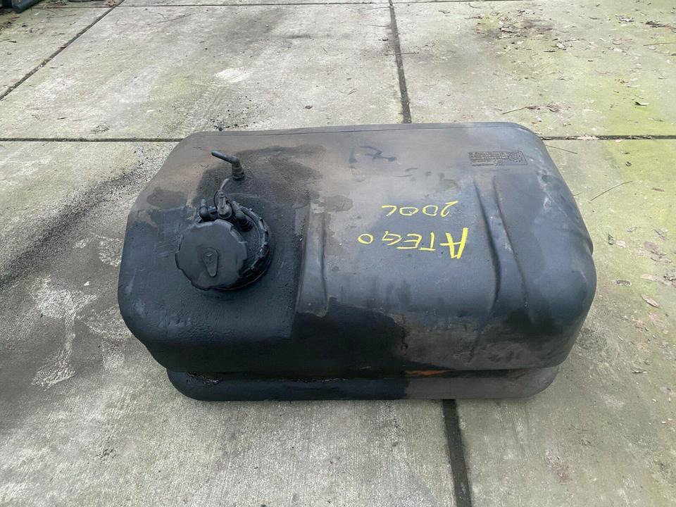 Mercedes Atego Tank Tankbehälter A 9704711501, A9704711201 - خزان الوقود - شاحنة: صورة 1 Mercedes Atego Tank Tankbehälter A 9704711501, A9704711201 - خزان الوقود - شاحنة: صورة 1