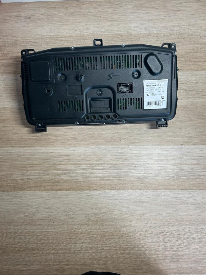 Mercedes Benz Actros MP4 Kombiinstrument/ Tacho A9614461221 - لوحة العدادات - شاحنة: صورة 3 Mercedes Benz Actros MP4 Kombiinstrument/ Tacho A9614461221 - لوحة العدادات - شاحنة: صورة 3