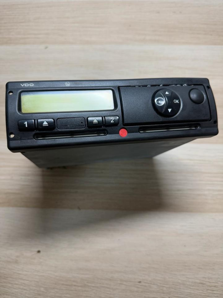Mercedes Benz Actros MP4 VDO Tachograph A0014469033 - جهاز تسجيل السرعة: صورة 2 Mercedes Benz Actros MP4 VDO Tachograph A0014469033 - جهاز تسجيل السرعة: صورة 2