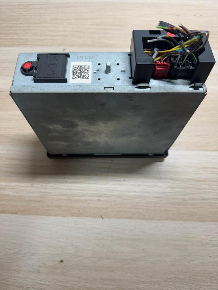 Mercedes Benz Actros MP4 VDO Tachograph A0014469033 - جهاز تسجيل السرعة: صورة 3 Mercedes Benz Actros MP4 VDO Tachograph A0014469033 - جهاز تسجيل السرعة: صورة 3