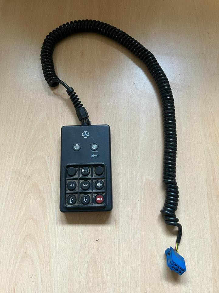 Mercedes Benz Bediengerät Fernbedienung Luftfederung 0005457413 - نظام التعليق الهوائي - شاحنة: صورة 1 Mercedes Benz Bediengerät Fernbedienung Luftfederung 0005457413 - نظام التعليق الهوائي - شاحنة: صورة 1
