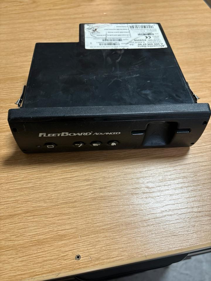 Mercedes-Benz FLEETBOARD ADVANCED Tachograph A0004460760 - جهاز تسجيل السرعة - شاحنة: صورة 1 Mercedes-Benz FLEETBOARD ADVANCED Tachograph A0004460760 - جهاز تسجيل السرعة - شاحنة: صورة 1