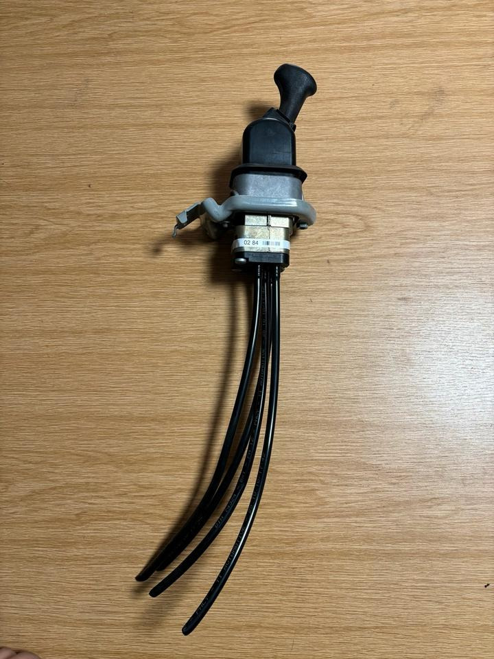 Mercedes KNORR-BREMSE Bremsventil  Handbremsventil  A0004200284 - صمام الفرامل - شاحنة: صورة 2 Mercedes KNORR-BREMSE Bremsventil  Handbremsventil  A0004200284 - صمام الفرامل - شاحنة: صورة 2