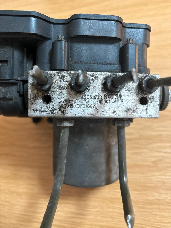 Mercedes Springer Hydraulikblock ABS Pumpe A9069008401 - أجهزة هيدروليكية - شاحنة: صورة 3 Mercedes Springer Hydraulikblock ABS Pumpe A9069008401 - أجهزة هيدروليكية - شاحنة: صورة 3