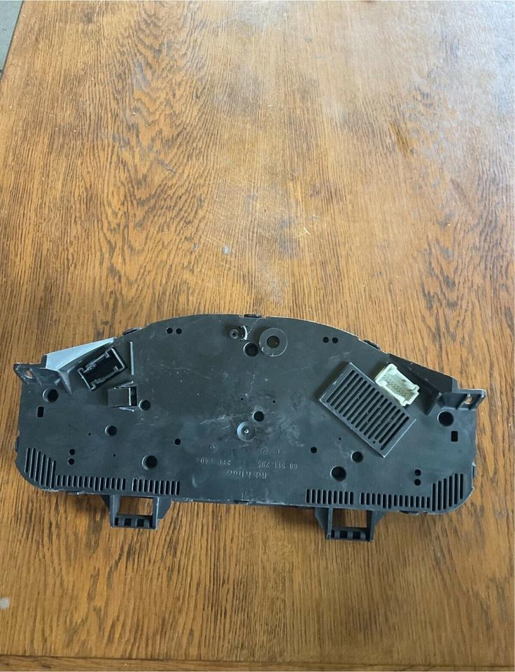 Mercedes Sprinter Kombiinstrument Tacho A0004468321 - جهاز تسجيل السرعة - شاحنة: صورة 2 Mercedes Sprinter Kombiinstrument Tacho A0004468321 - جهاز تسجيل السرعة - شاحنة: صورة 2