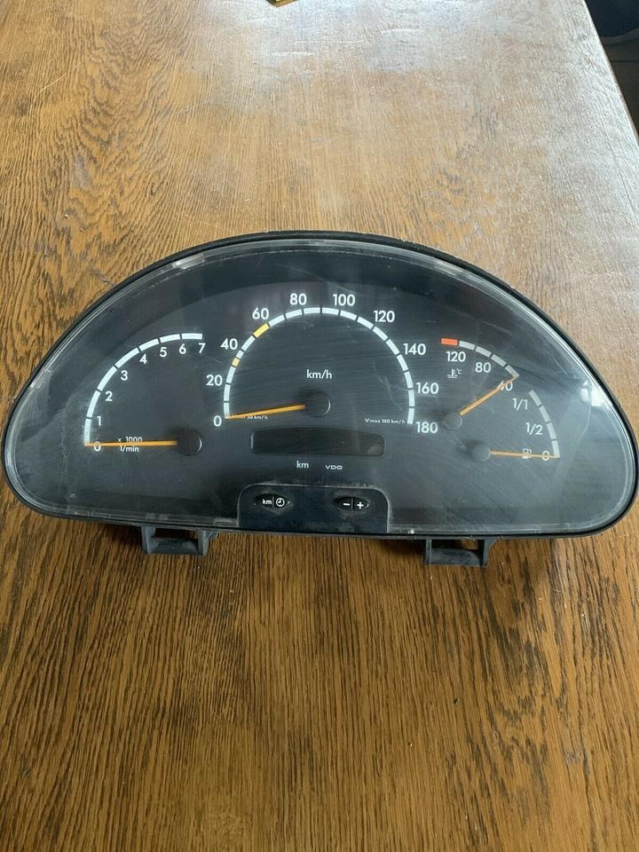 Mercedes Sprinter Tacho Kombiinstrument A0004467121 - جهاز تسجيل السرعة - شاحنة: صورة 1 Mercedes Sprinter Tacho Kombiinstrument A0004467121 - جهاز تسجيل السرعة - شاحنة: صورة 1