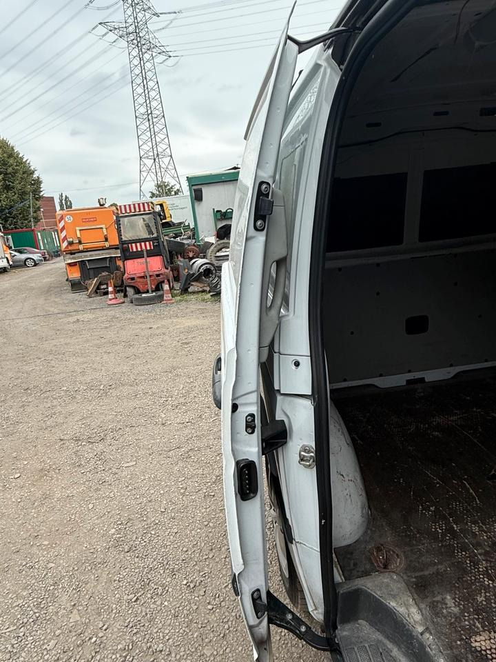 Mercedes VITO Seitentür Schiebetür BJ 2012 - باب و قطع الغيار - شاحنة توصيل مغلقة: صورة 2 Mercedes VITO Seitentür Schiebetür BJ 2012 - باب و قطع الغيار - شاحنة توصيل مغلقة: صورة 2