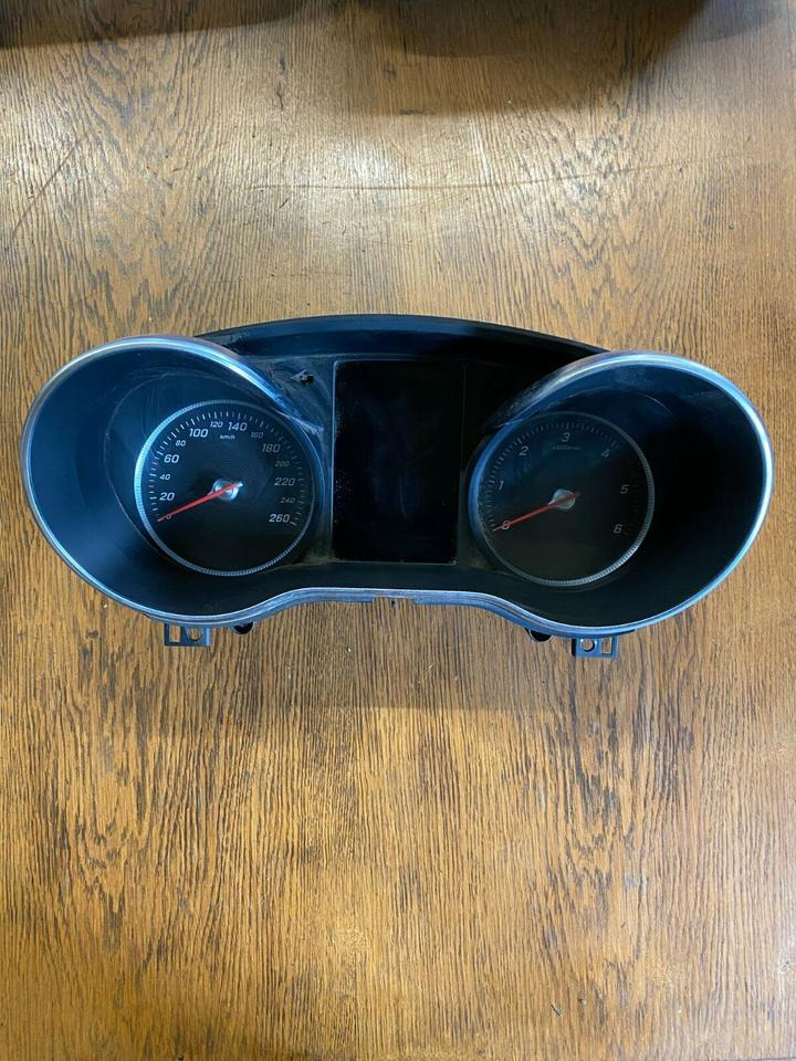 Mercedes Vito Kombiinstrument Tacho A4479000806 - جهاز تسجيل السرعة - شاحنة: صورة 1 Mercedes Vito Kombiinstrument Tacho A4479000806 - جهاز تسجيل السرعة - شاحنة: صورة 1