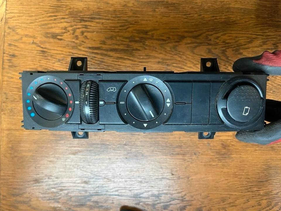 VW Crafter Klimabedienteil Klima Heizung 5HB009182 - الحرارة/ التهوية - شاحنة: صورة 1 VW Crafter Klimabedienteil Klima Heizung 5HB009182 - الحرارة/ التهوية - شاحنة: صورة 1