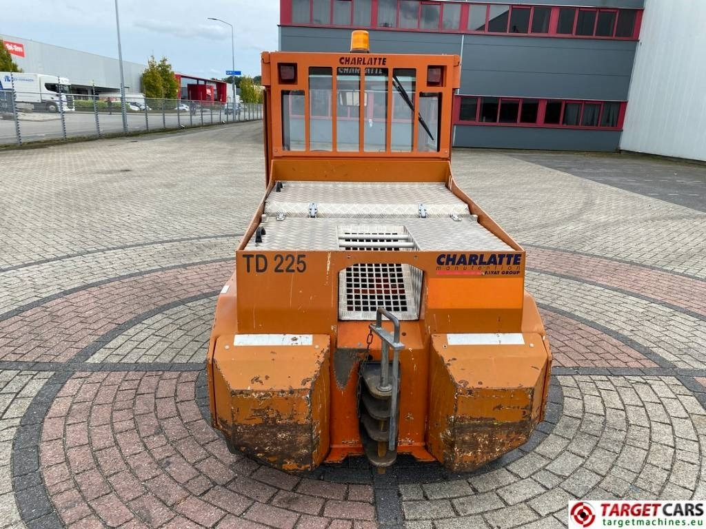 Charlatte TD225 Diesel Tow Truck Tractor 18T capacity - جرار سحب: صورة 5 Charlatte TD225 Diesel Tow Truck Tractor 18T capacity - جرار سحب: صورة 5
