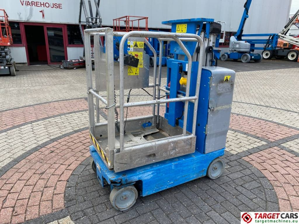 Genie GR15 RunAbout Electric Vertical Mast Lift 652cm  - مرفاع بصاري عمودي: صورة 1 Genie GR15 RunAbout Electric Vertical Mast Lift 652cm  - مرفاع بصاري عمودي: صورة 1