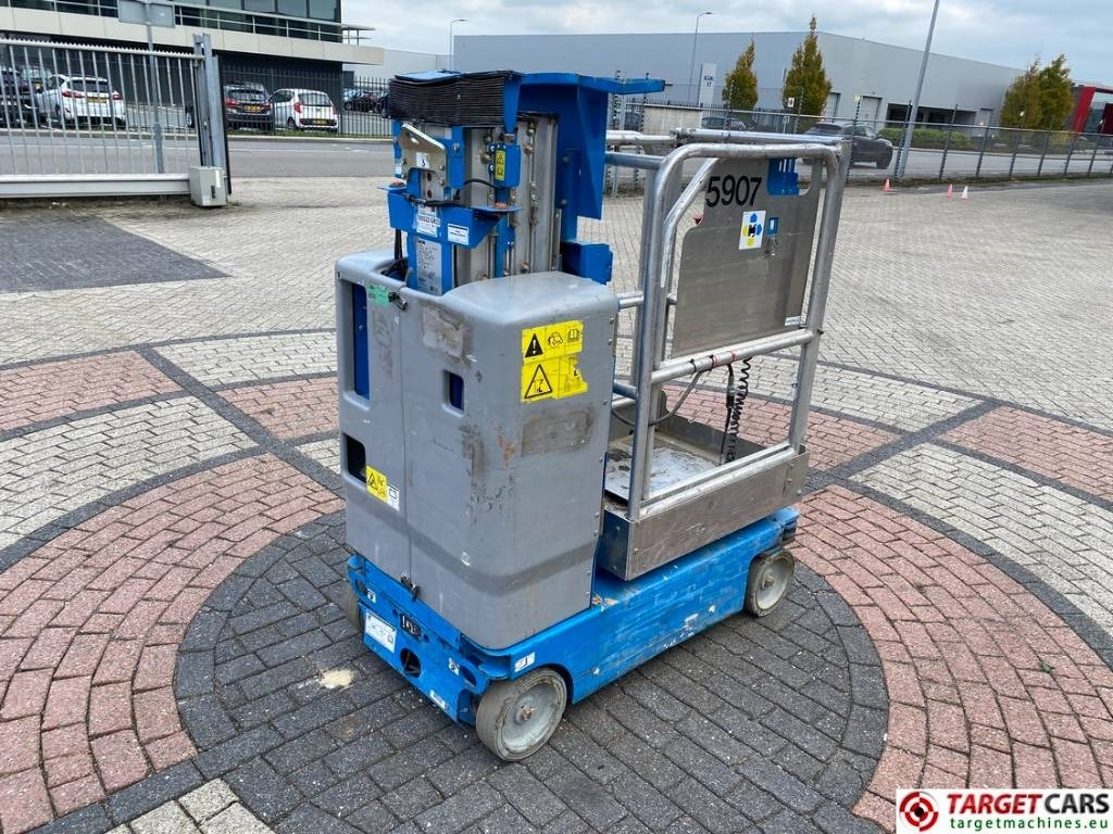 Genie GR15 RunAbout Electric Vertical Mast Lift 652cm  - مرفاع بصاري عمودي: صورة 3 Genie GR15 RunAbout Electric Vertical Mast Lift 652cm  - مرفاع بصاري عمودي: صورة 3