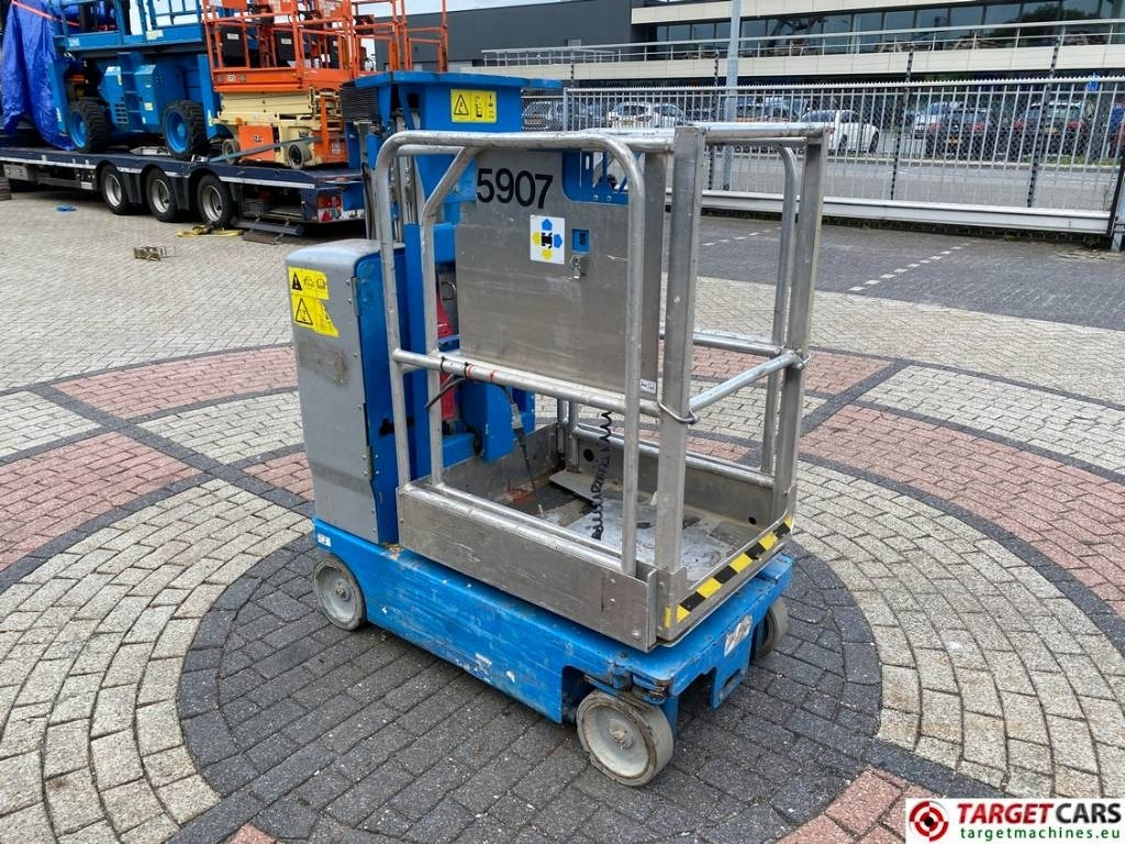 Genie GR15 RunAbout Electric Vertical Mast Lift 652cm  - مرفاع بصاري عمودي: صورة 2 Genie GR15 RunAbout Electric Vertical Mast Lift 652cm  - مرفاع بصاري عمودي: صورة 2
