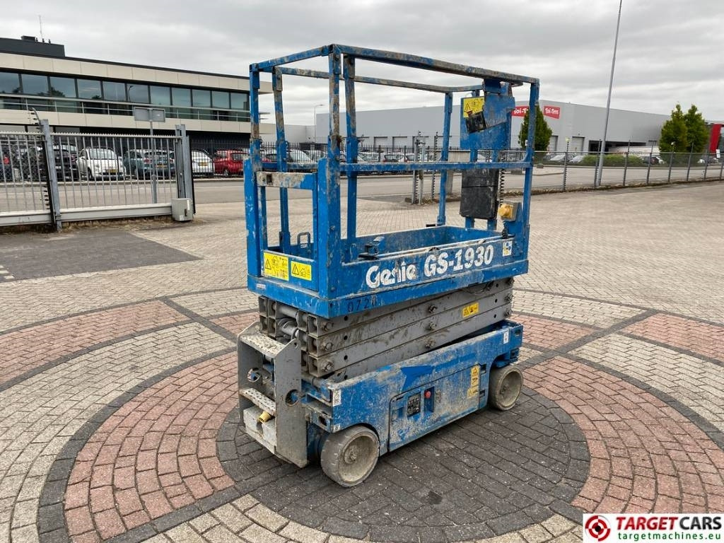 Genie GS-1932 Electric Scissor Work Lift 779cm - مرفاع مقصي: صورة 2 Genie GS-1932 Electric Scissor Work Lift 779cm - مرفاع مقصي: صورة 2