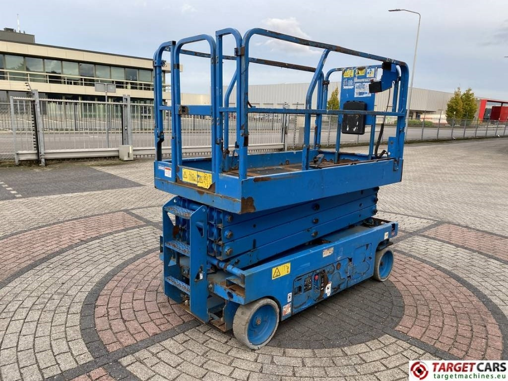 Genie GS-2646 Electric 2646 Scissor Work Lift 992cm - مرفاع مقصي: صورة 3 Genie GS-2646 Electric 2646 Scissor Work Lift 992cm - مرفاع مقصي: صورة 3