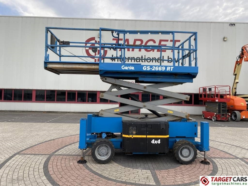 Genie GS-2669RT Diesel 4x4 Scissor Work Lift 1000cm - مرفاع مقصي: صورة 5 Genie GS-2669RT Diesel 4x4 Scissor Work Lift 1000cm - مرفاع مقصي: صورة 5
