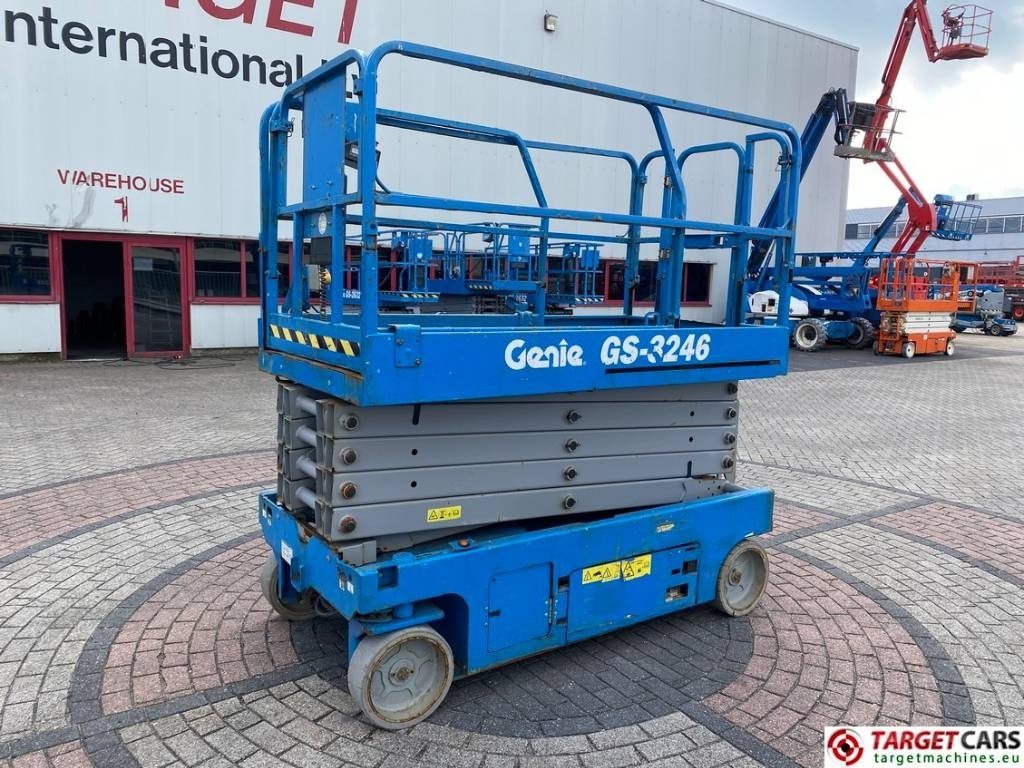 Genie GS-3246 Electric Scissor Work Lift 1175cm - مرفاع مقصي: صورة 1 Genie GS-3246 Electric Scissor Work Lift 1175cm - مرفاع مقصي: صورة 1