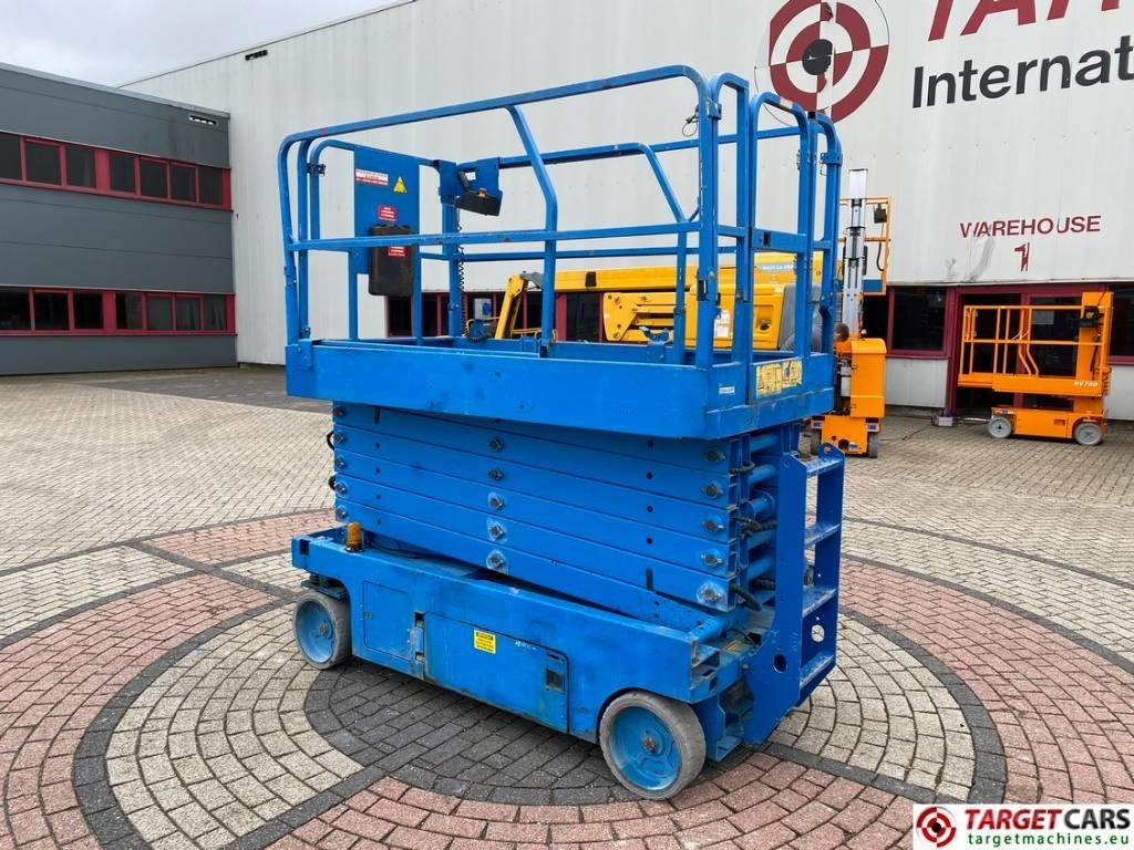 Genie GS-4047 Electric Scissor Work Lift 1389cm  - مرفاع مقصي: صورة 4 Genie GS-4047 Electric Scissor Work Lift 1389cm  - مرفاع مقصي: صورة 4