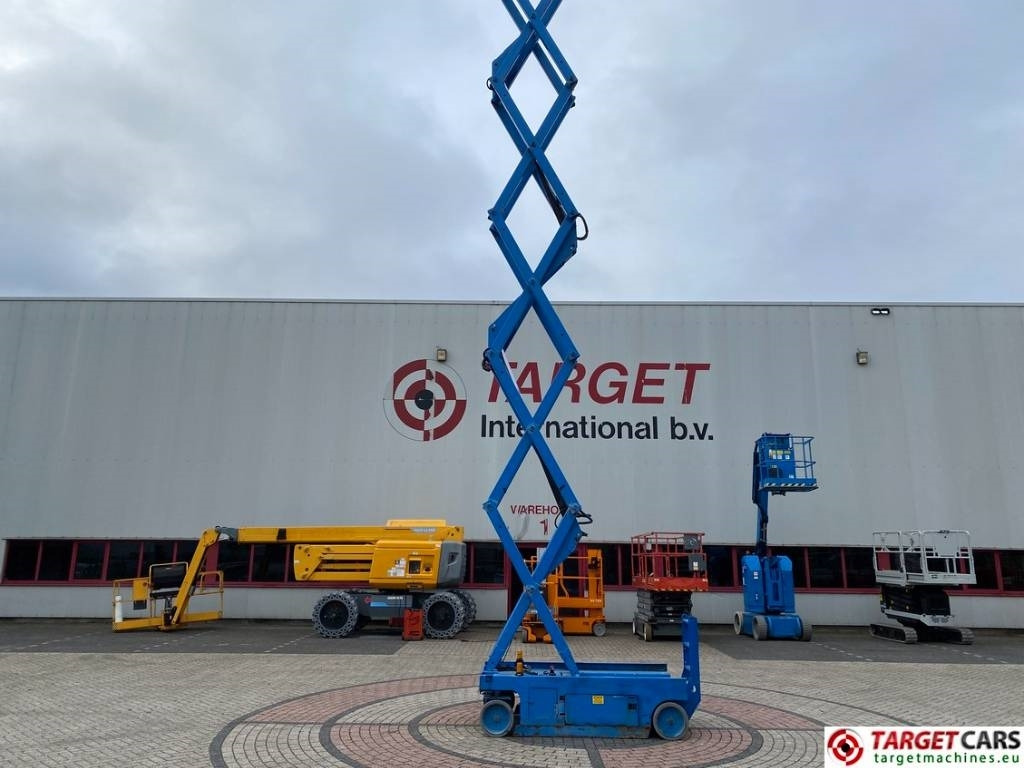 تأجير Genie GS-4047 Electric Scissor Work Lift 1389cm  Genie GS-4047 Electric Scissor Work Lift 1389cm: صورة 18