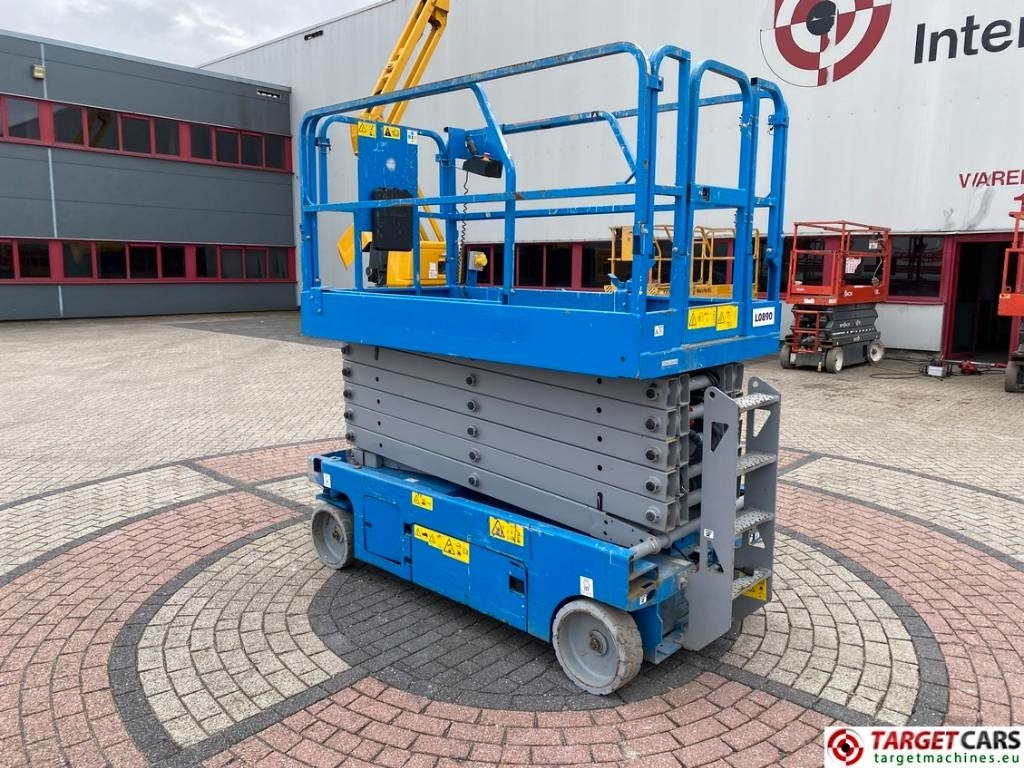 Genie GS-4047 Electric Scissor Work Lift 1389cm  - مرفاع مقصي: صورة 4 Genie GS-4047 Electric Scissor Work Lift 1389cm  - مرفاع مقصي: صورة 4