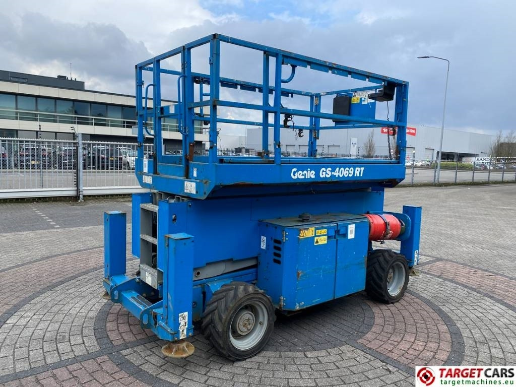 Genie GS-4069 RT LPG 4x4 Scissor Work Lift 1412cm - مرفاع مقصي: صورة 3 Genie GS-4069 RT LPG 4x4 Scissor Work Lift 1412cm - مرفاع مقصي: صورة 3