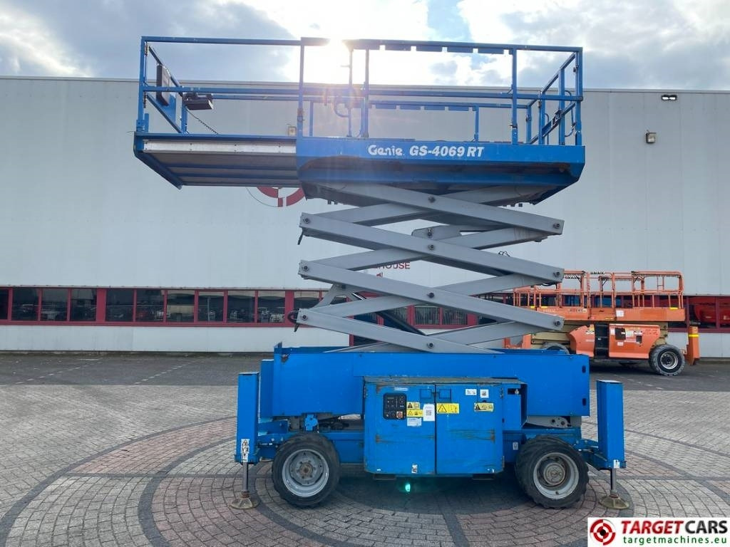 Genie GS-4069 RT LPG 4x4 Scissor Work Lift 1412cm - مرفاع مقصي: صورة 5 Genie GS-4069 RT LPG 4x4 Scissor Work Lift 1412cm - مرفاع مقصي: صورة 5