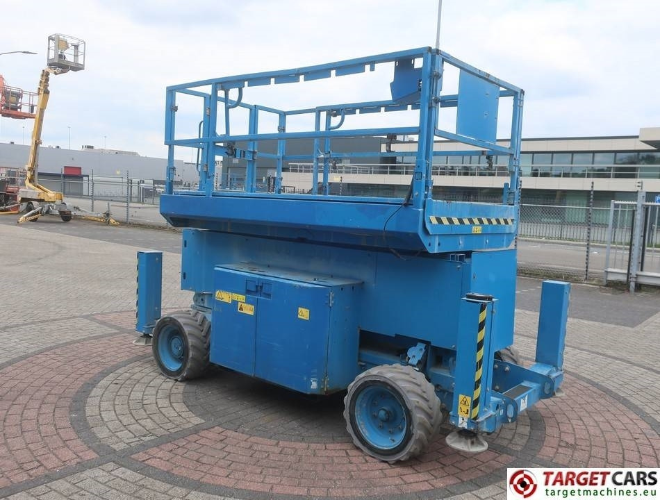 Genie GS-4069DC Electric 4069 Scissor Work Lift 1412cm - مرفاع مقصي: صورة 2 Genie GS-4069DC Electric 4069 Scissor Work Lift 1412cm - مرفاع مقصي: صورة 2