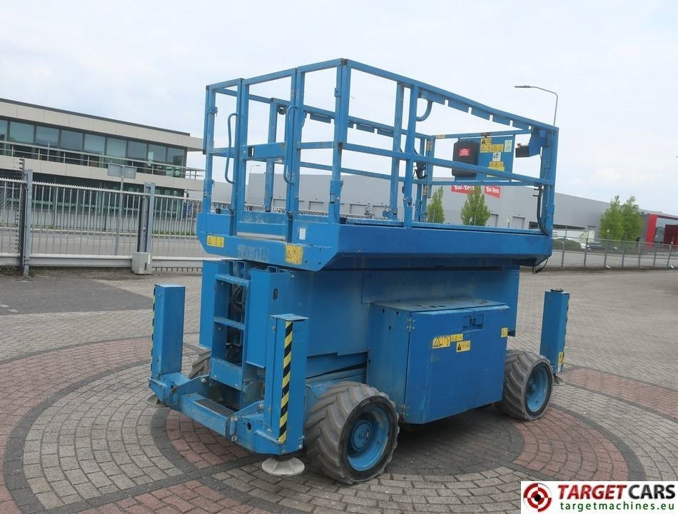 Genie GS-4069DC Electric 4069 Scissor Work Lift 1412cm - مرفاع مقصي: صورة 3 Genie GS-4069DC Electric 4069 Scissor Work Lift 1412cm - مرفاع مقصي: صورة 3